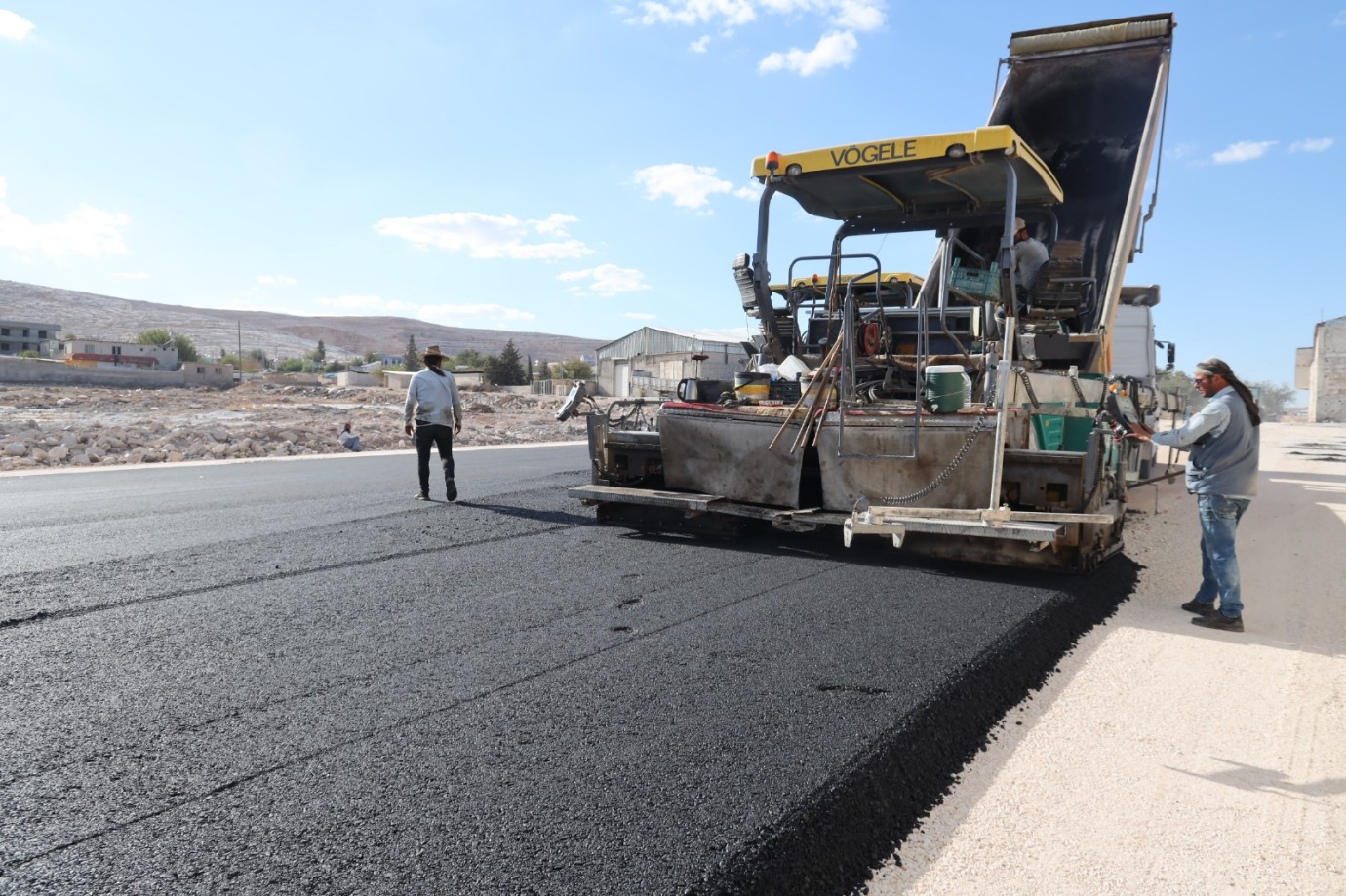 BÜYÜKŞEHİR, EYYÜBİYE’NİN YOL İHTİYACINI GİDERİYOR