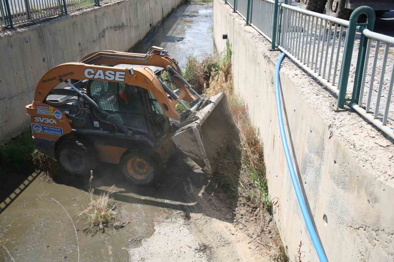 Melikgazi Belediyesi’nden Şiddetli Yağış Öncesi Kanal Temizliği