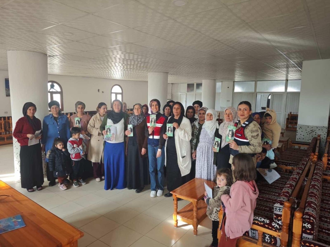 Mardin'de Jandarma'dan Annelere Uyuşturucuyla Mücadele Eğitimi