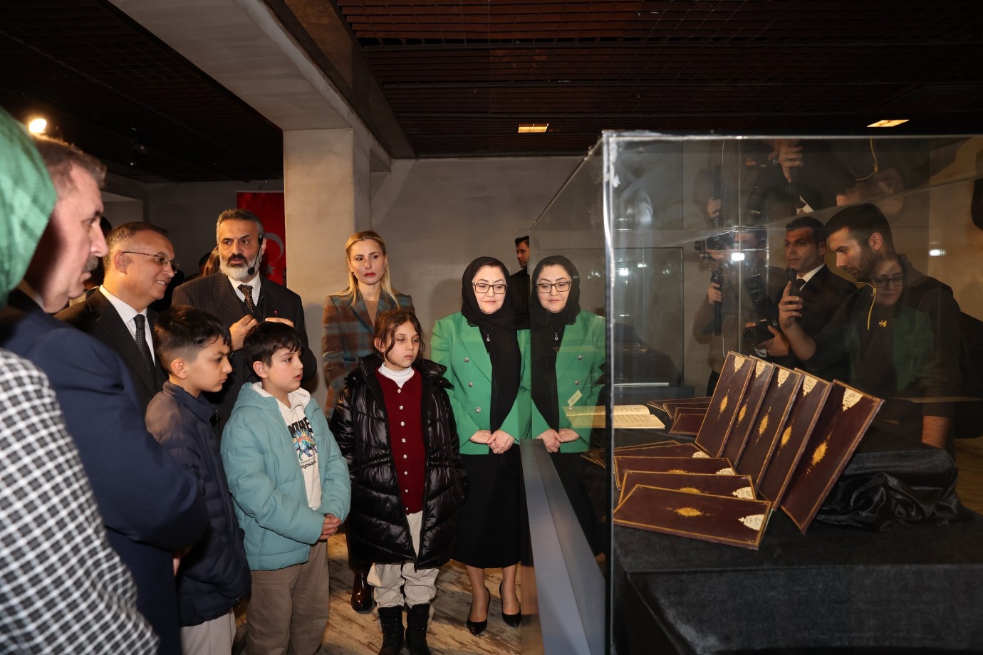 MUKADDES ESERLER II: HAREMEYN HATIRALARI, KUTSAL YOLCULUĞUN İZLERİ SERGİSİ AÇILDI   