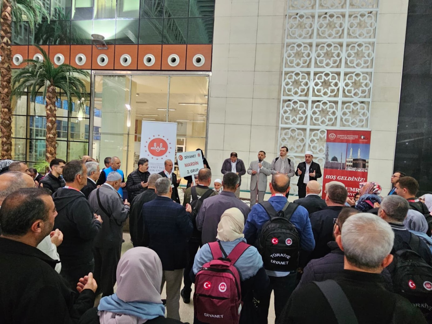 Mardin’de 47 Çift Dualar Eşliğinde Umre’ye Uğurlandı