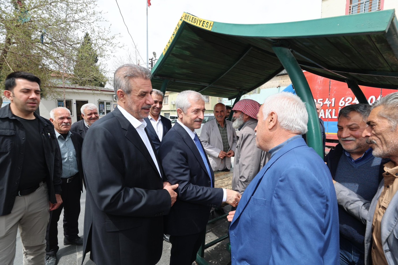 BAŞKAN TAHMAZOĞLU VATANDAŞIN YANINDA   