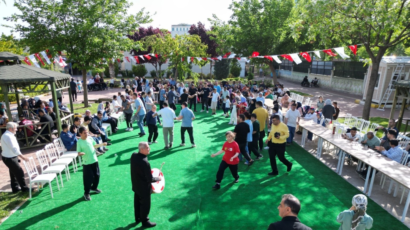 ENGELSİZ HAYATLAR SIRA GECESİYLE MORAL BULDU 