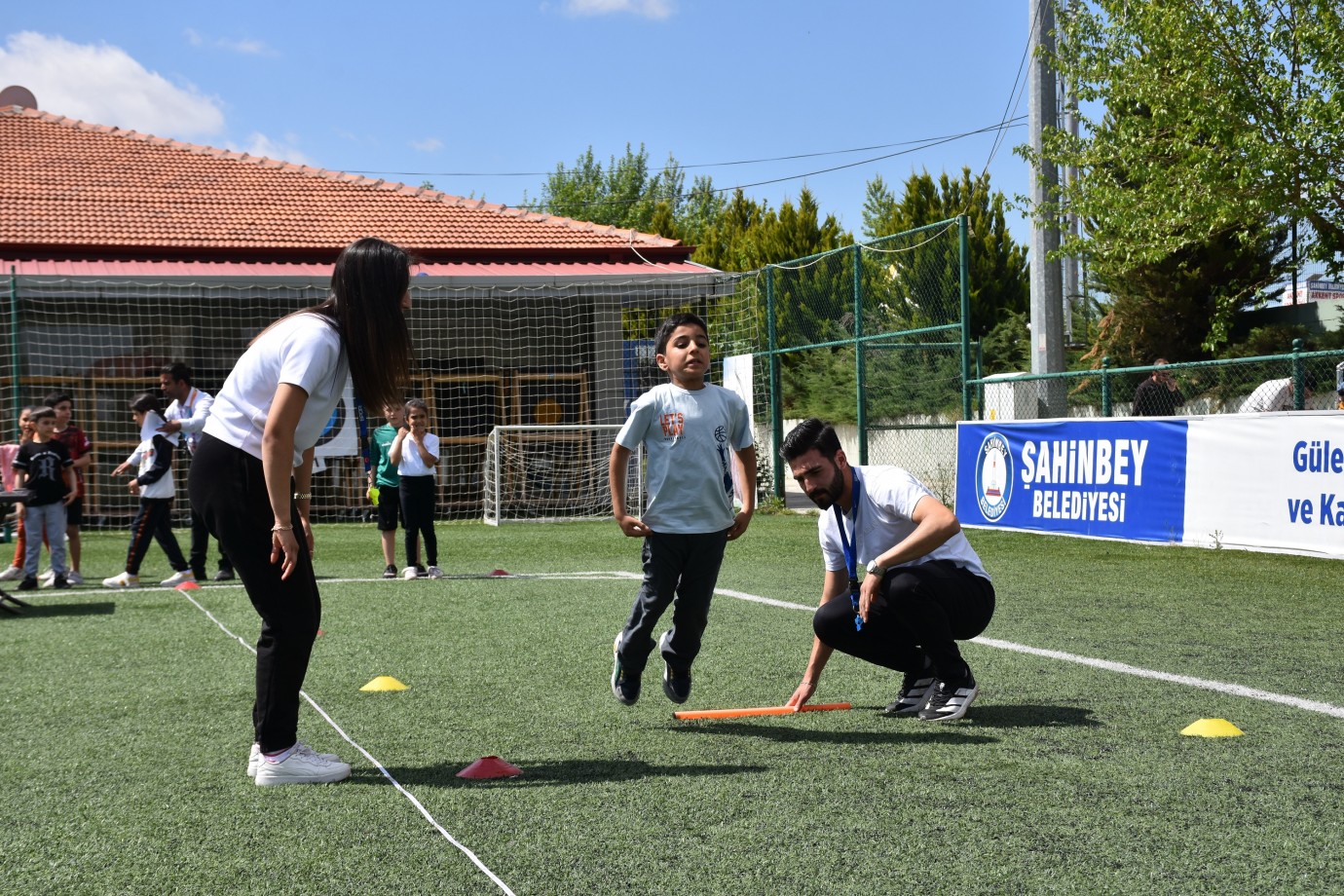 DÜNYA ÇOCUK ATLETİZM GÜNÜ’NDE 200 ÇOCUK SPORLA BULUŞTU