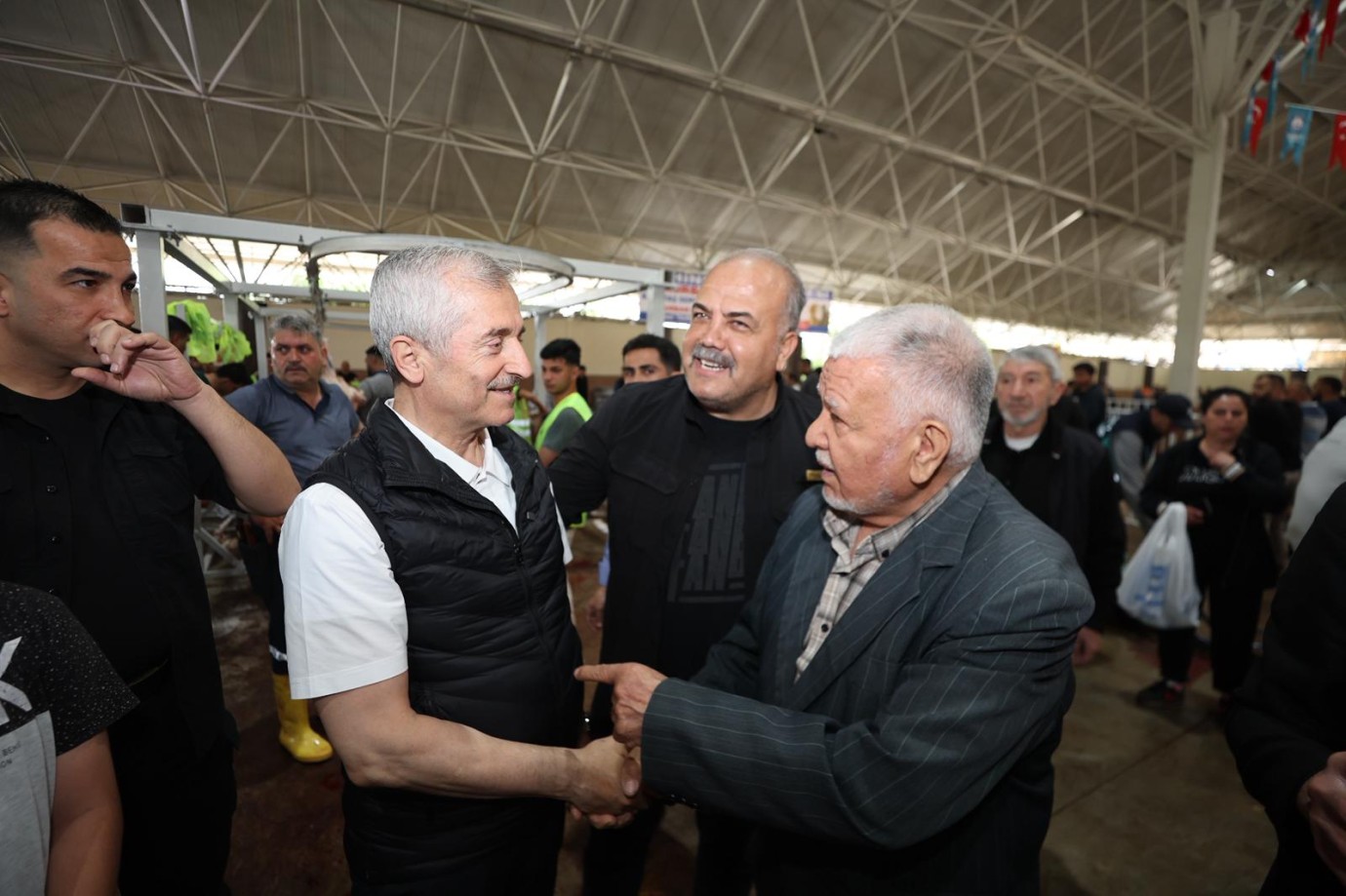 BAŞKAN TAHMAZOĞLU KURBAN KESİM ALANLARINI ZİYARET ETTİ
