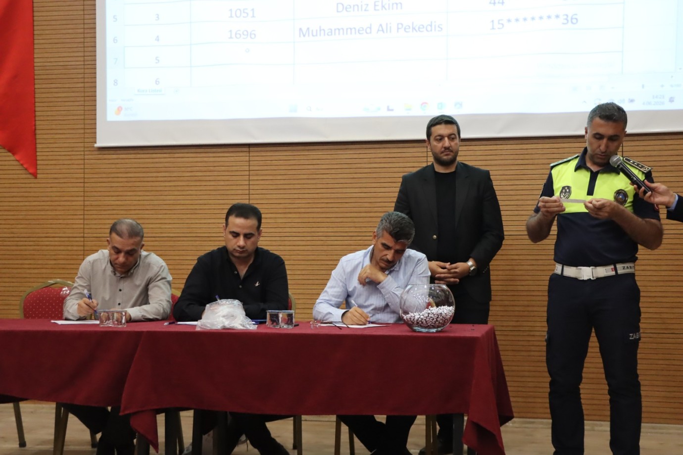 ŞANLIURFA BÜYÜKŞEHİR BELEDİYESİ'NDE 12 İŞÇİ İÇİN KURA ÇEKİMİ YAPILDI