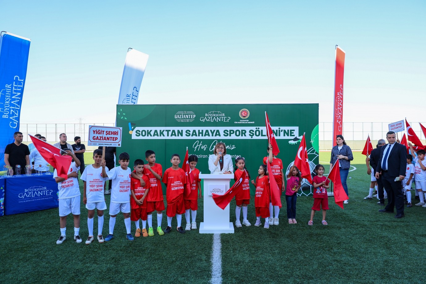 “SOKAKTAN SAHAYA SPOR ŞÖLENİ” TURNUVASININ AÇILIŞI GERÇEKLEŞTİ