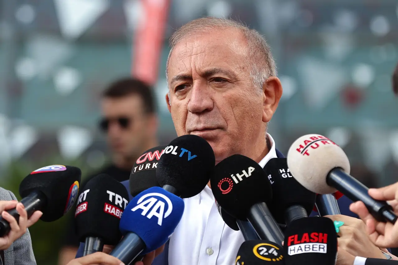 Gürsel Tekin’den sendika yönetimine sert tepki