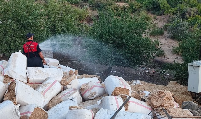 Felçli çiftçinin samanı kül oldu