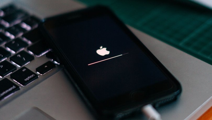 Bu güncellemeyi iPhone'una yüklemeyenler yandı! Apple kritik güncellemeyi 'acil' koduyla duyurdu