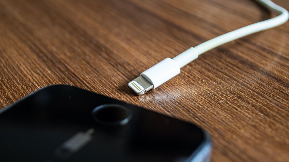 Şarj cihazı olmadan Iphone satışına yasak: Tüketiciye zarar veriyor