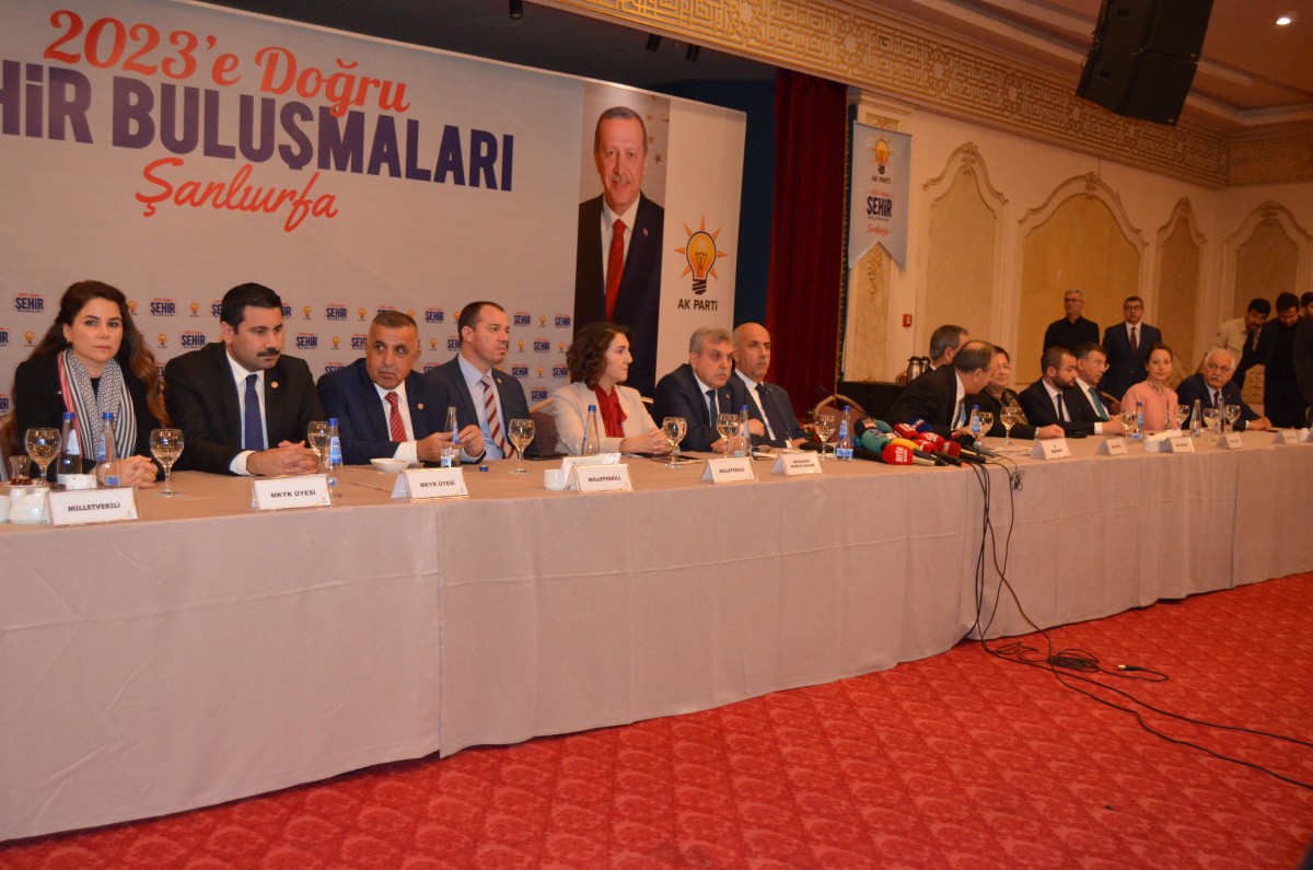Gazeteciler için program yaptılar gazetecileri ayakta bıraktılar!