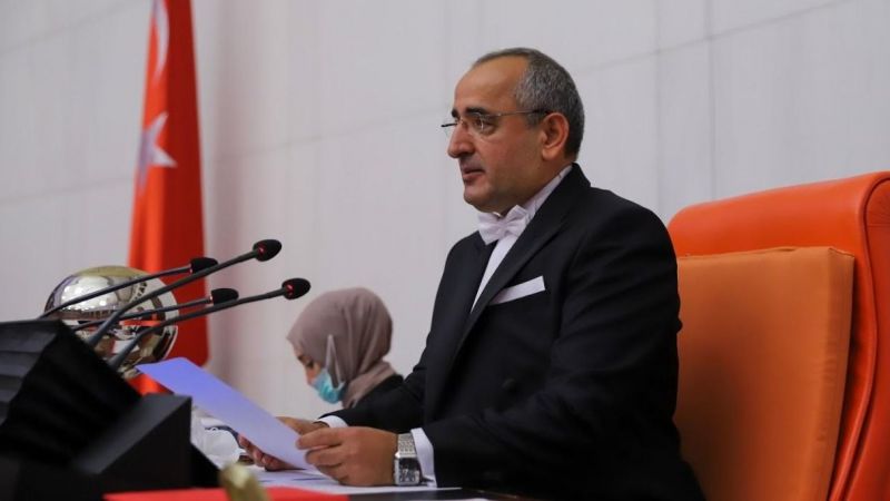 'Sansür yasası' mecliste alkışlarla protesto edildi: TBMM başkanvekili birleşimi kapattı