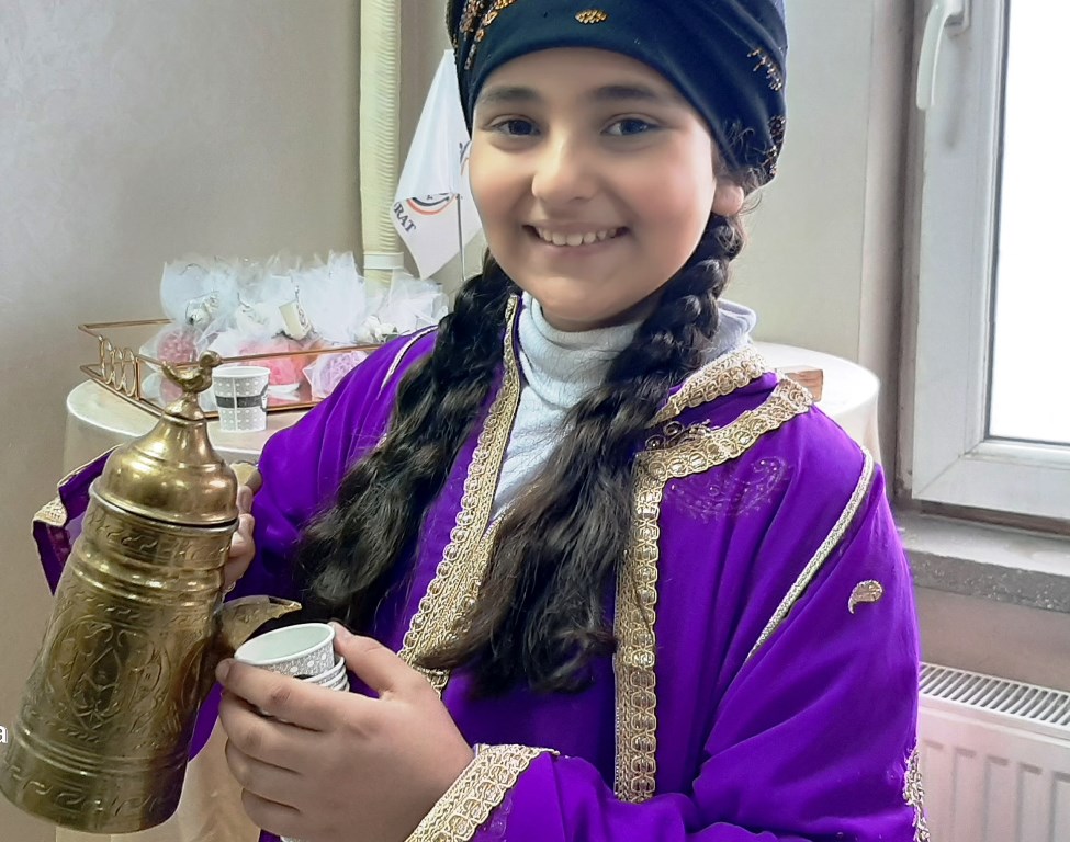  SURİYELİ KADINLAR SANATSAL ETKİNLİKLERLE TOPLUMA AÇILIYOR.