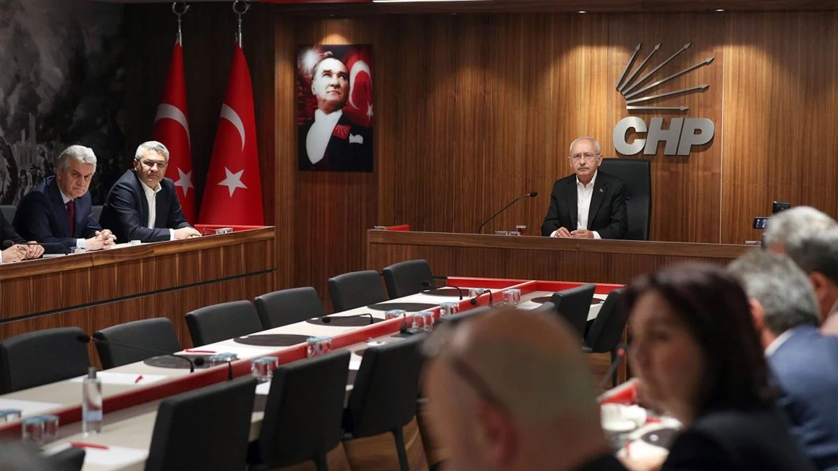 CHP 'de  MYK olağanüstü toplandı