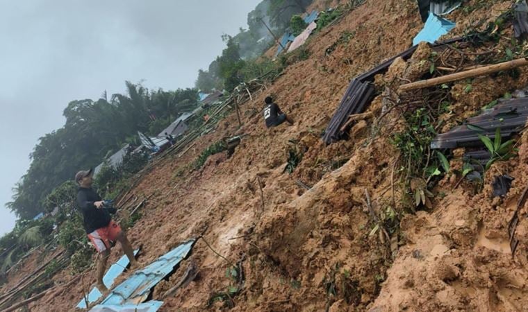  Toprak kayması felaketi: 11 ölü, 50 kayıp