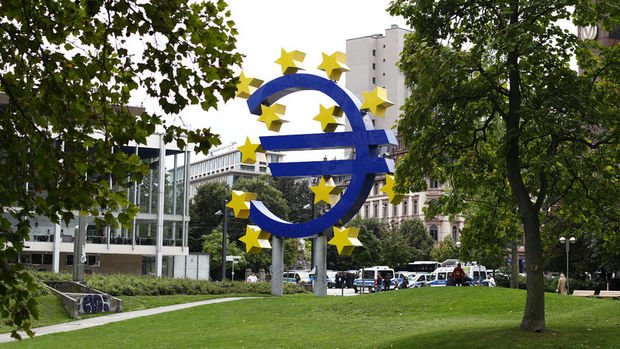 Euro Bölgesi kredilerinde beklentilerin üzerinde sıkılaşma