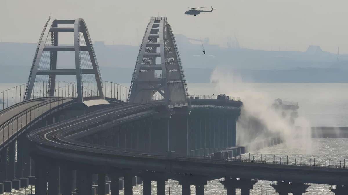 Ukrayna iki köprüyü birden vurdu