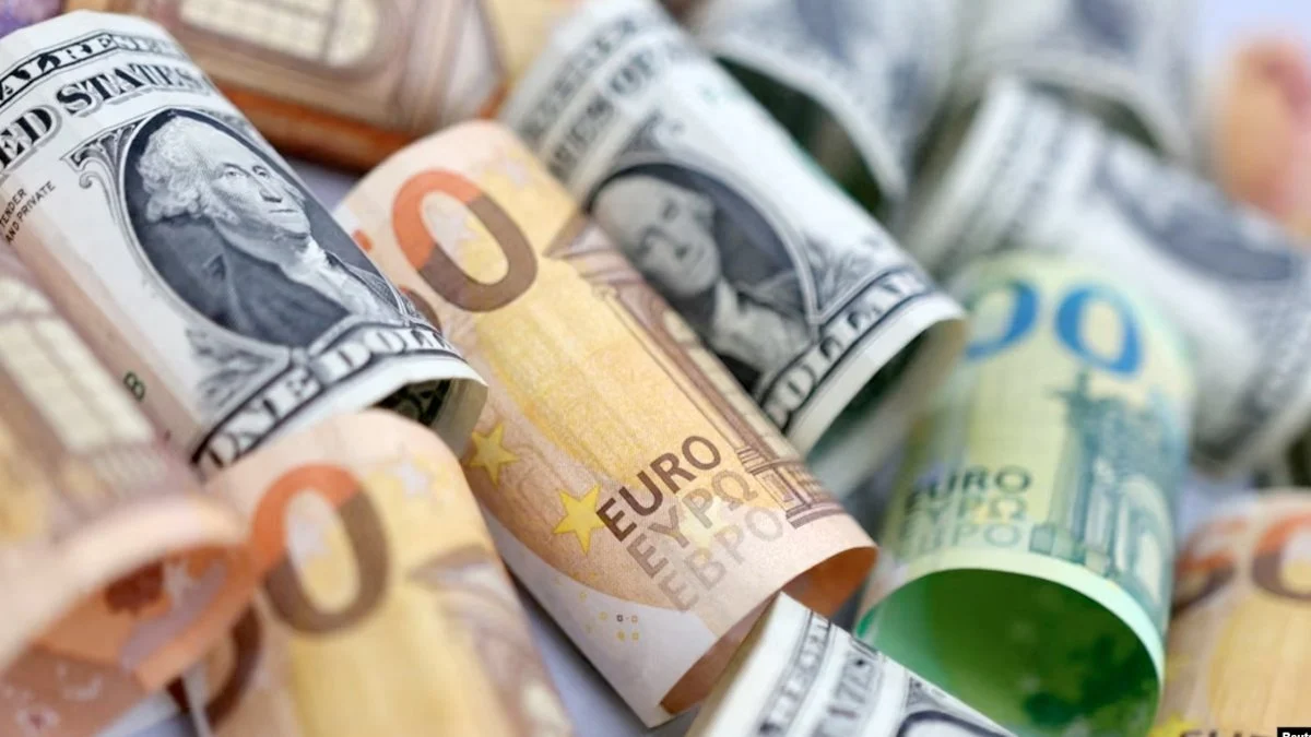 Dolar ve euroda yukarı yönlü hareketlilik sürüyor
