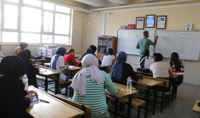 Haliliye'de üniversiteye hazırlık kursları başladı