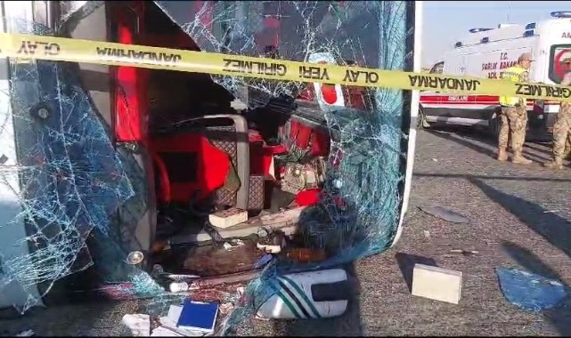Şanlıurfa'da yolcu otobüsü otomobile çarparak devrildi! 2 ölü, çok sayıda yaralı var