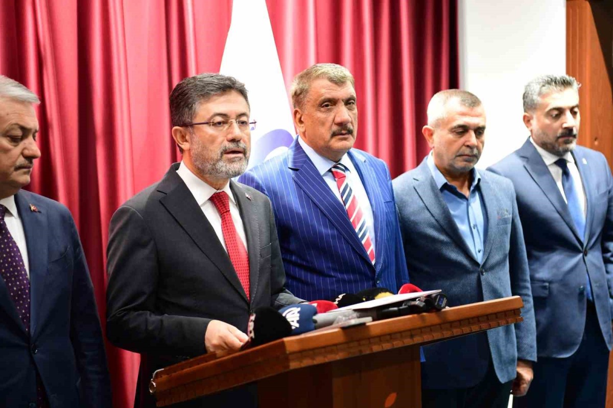 BAKAN YUMAKLI MALATYA’DA BİR DİZİ PROGRAMA KATILDI