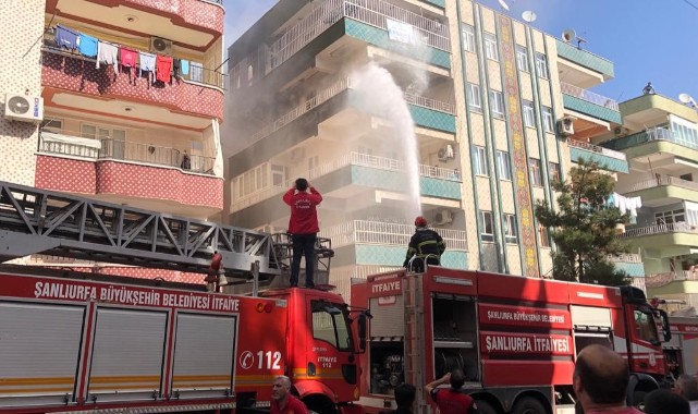 Şanlıurfa'da daire yangını! 3 kişi etkilendi