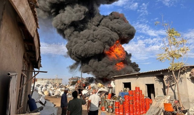 Şanlıurfa'da geri dönüşüm tesisinde korkutan yangın