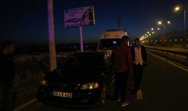 Urfa karayolunda minibüs otomobile çarptı: 7 yaralı