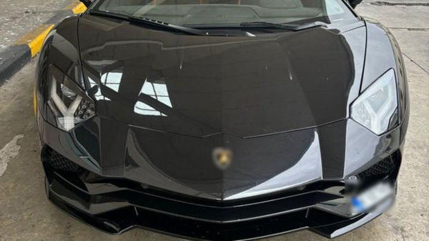 187 milyon liralık kaçak lüks otomobile el konuldu