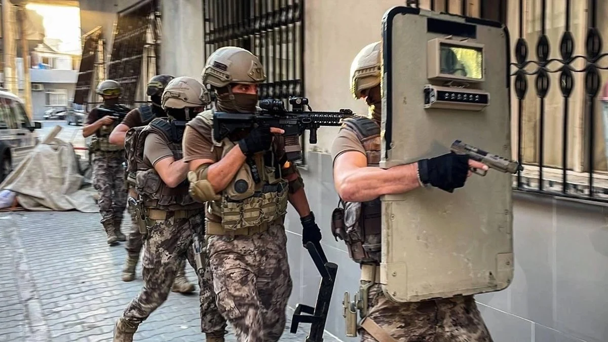 74 ilde 'Mercek' Operasyonları: Bin 124 gözaltı