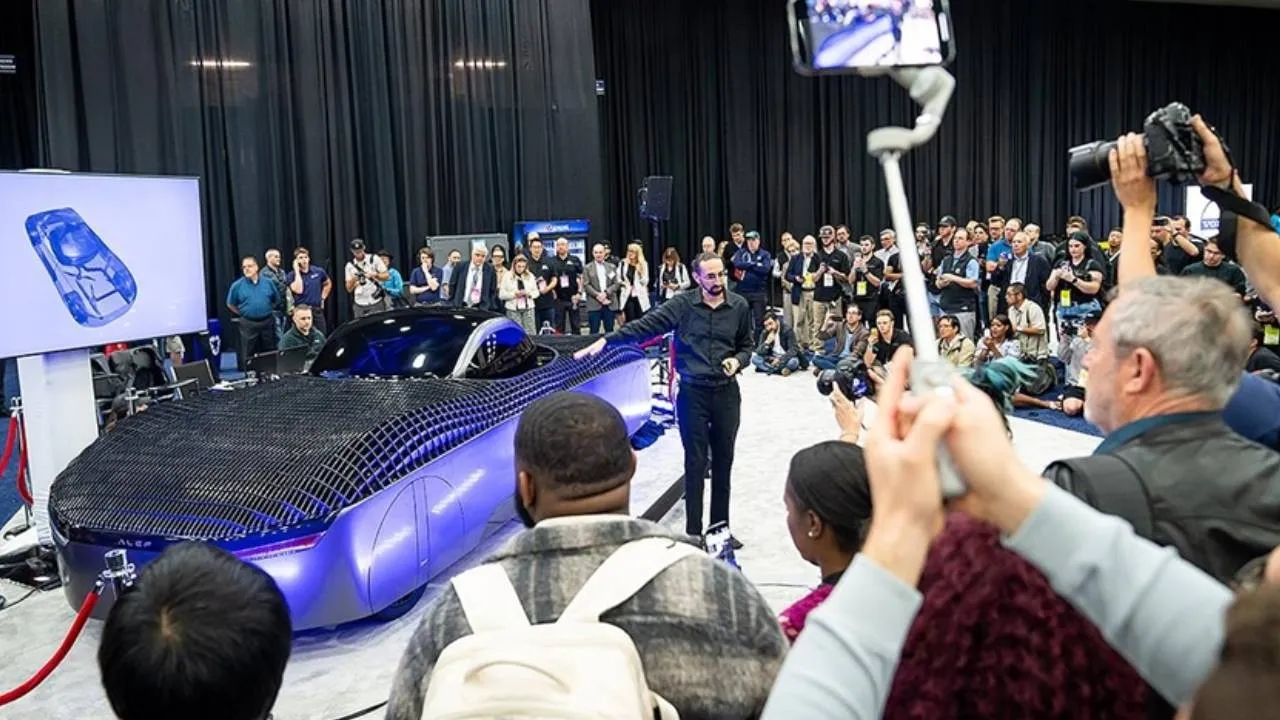 Uçan otomobilin fiyatı belli oldu: 2025'te üretilecek