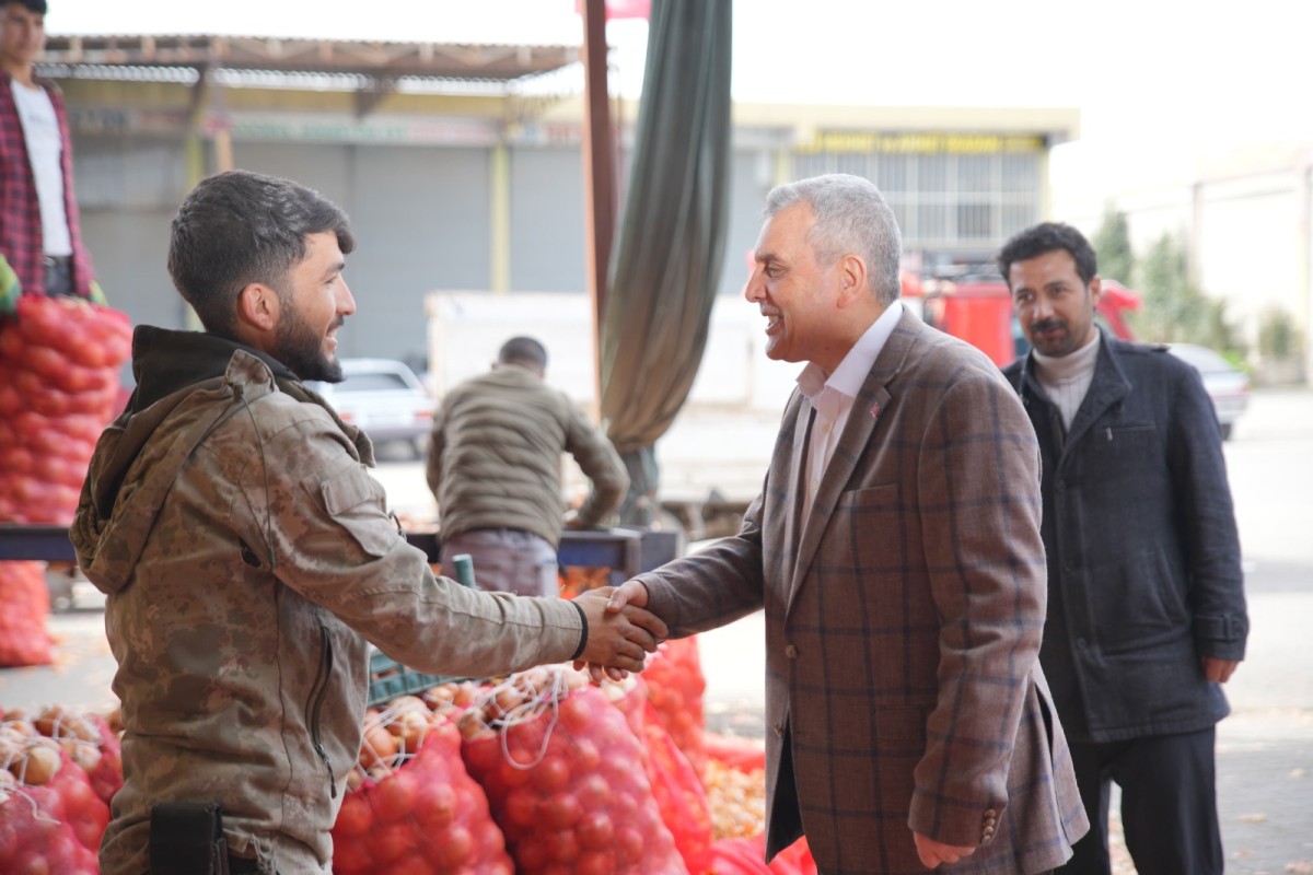 CUMHUR İTTİFAKI’NIN YÜZ AK’I BEYAZGÜL, KENTTE SIKILMADIK EL BIRAKMIYOR...