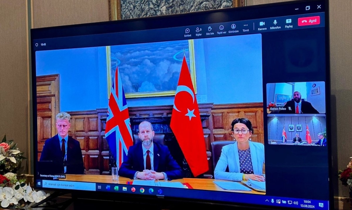 Bakan Bolat, İngiltere'nin yetkili ismiyle video konferans aracılığıyla görüştü