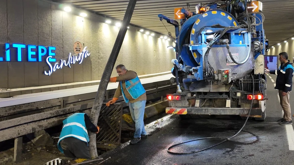 ŞUSKİ’DEN KIŞ ÖNCESİ ALTYAPIYA GECE MESAİSİ