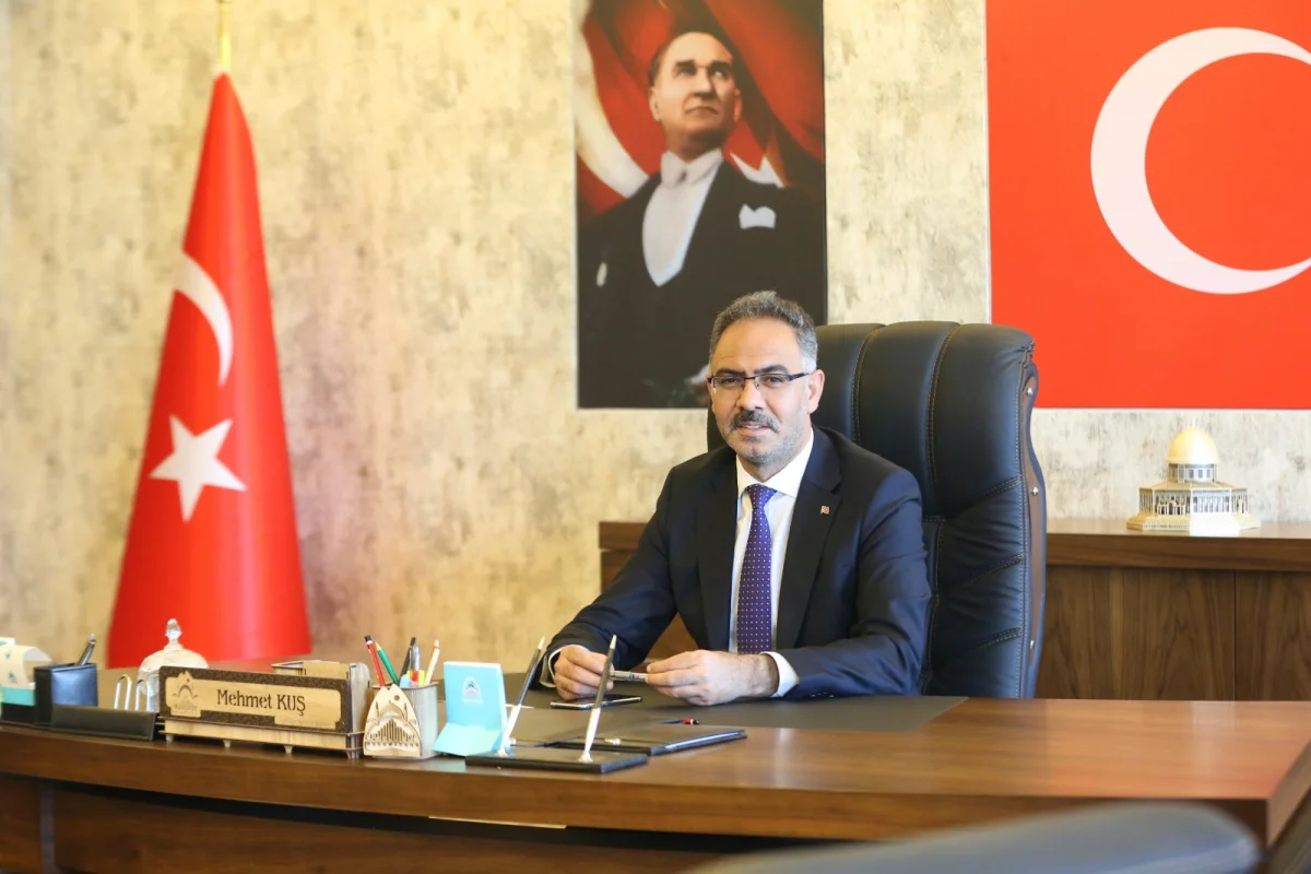 BAŞKAN MEHMET KUŞ’TAN 29 EKİM MESAJI:
CUMHURİYETİN YÜKLEDİĞİ SORUMLULUKLA HİZMET EDİYORUZ
