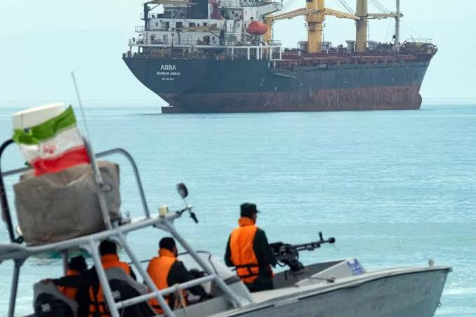 İran Hürmüz Boğazı'nı yeniden kapattı