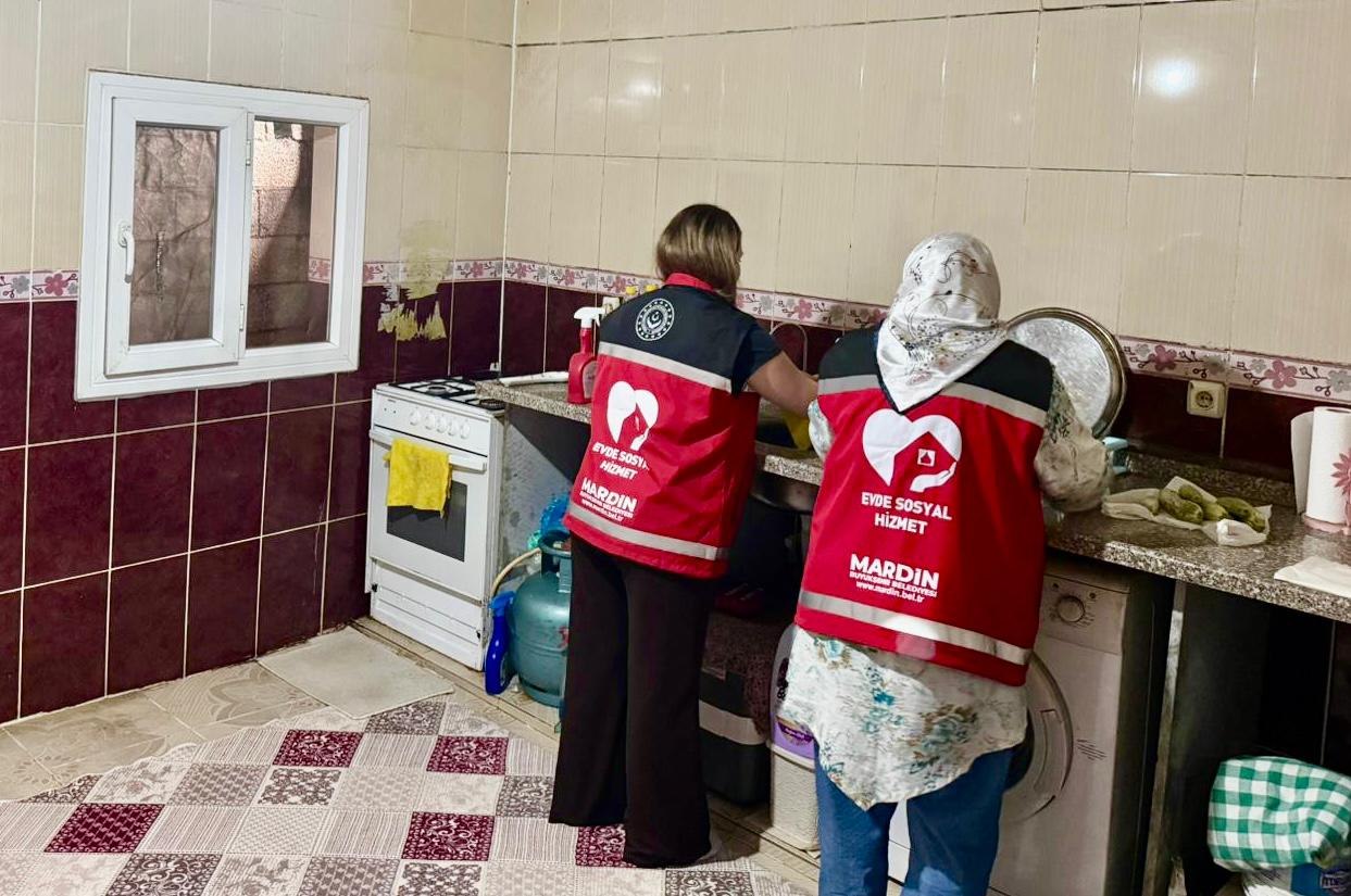 Mardin Büyükşehir Belediyesinden Yaşlı Vatandaşlara Bayram Öncesi Destek