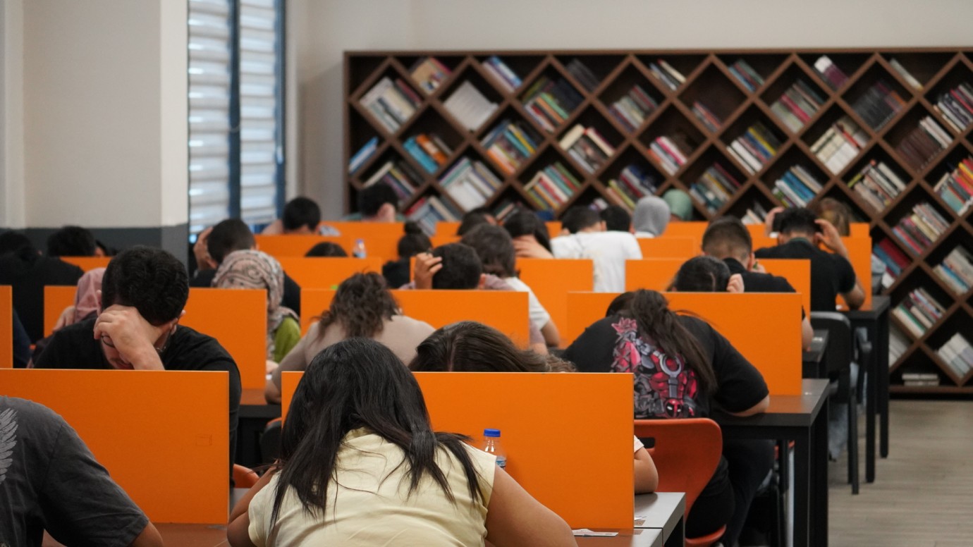 GAZİANTEP BÜYÜKŞEHİR’DEN SINAVA HAZIRLANAN ÖĞRENCİLERE YKS TATBİKATI   