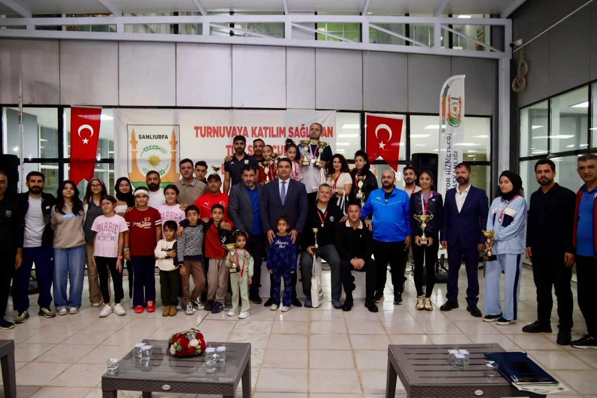 ŞANLIURFA BÜYÜKŞEHİR BELEDİYESİ CUMHURİYET COŞKUSUNU KORTLARA TAŞIDI